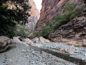 wide picture of the ravine. Permits for Wadi Lajab Film Location: dramatic rock gorge, waterfalls, pools & lush flora in Saudi Arabia’s Al-Qahar mountains. Natural cinematic beauty.