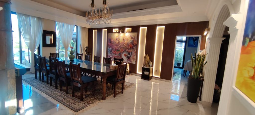 Secondary image for Searching for a refined dining room film location in Dubai? With a 12-seater teak table, chandelier, and soft natural light, this space is shoot-ready.